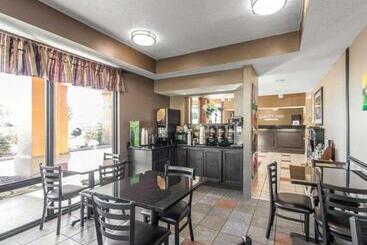 هتل Quality Inn Downtown