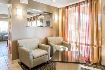 هتل Quality Inn Downtown