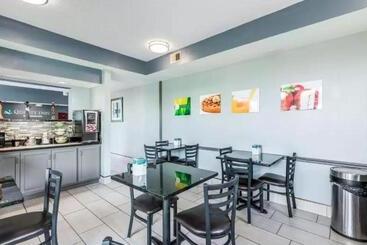 هتل Quality Inn Downtown