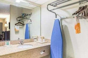 هتل Quality Inn Downtown