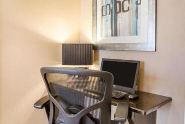 هتل Quality Inn Downtown