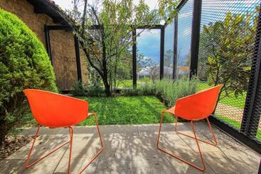 هتل Uvence Garden