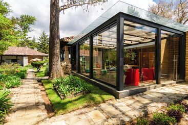 هتل Uvence Garden