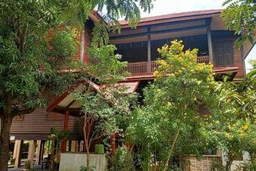 پانسیون Baan Lotus Guest House