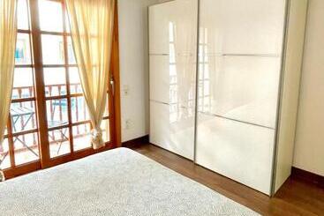 پانسیون Ensuite Double Room With Balcony In Shared Apartment In Center Of Santa Eularia With Sea View And Cl