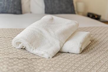 پانسیون Suite #3 Central Location Private Ensuite, Smart Tv, Fast Wifi And Free Parking By Yoko Proper