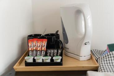 پانسیون Suite #4 Central Location Private Ensuite, Smart Tv, Fast Wifi And Free Parking By Yoko Proper