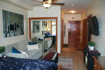استراحتگاه Deluxe Solitude Mountain Ski In Out 2bd 2ba Condo