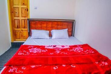 Yak Sarai Hotel & Restaurant