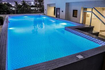 Апарт-отель Zenden   Midpoint Residences