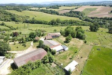 צימר Chambre à La Ferme Banzaï   Face Aux Pyrénées Aurignac