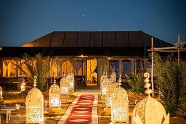 هتل East Desert & Luxury Camp