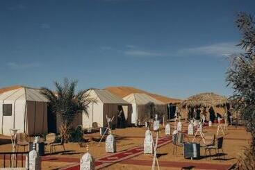 هتل East Desert & Luxury Camp