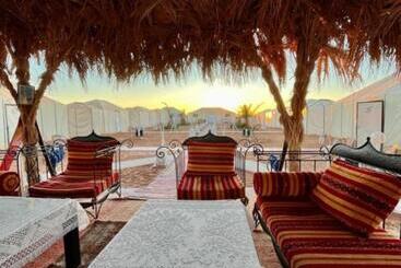 هتل East Desert & Luxury Camp