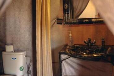 هتل East Desert & Luxury Camp