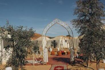 هتل East Desert & Luxury Camp