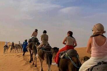 هتل East Desert & Luxury Camp