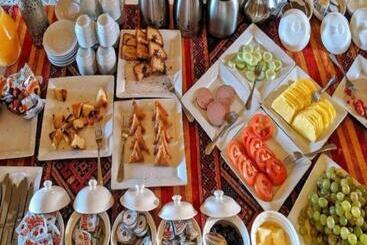 هتل East Desert & Luxury Camp