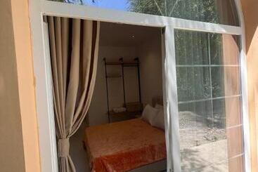 هتل Iglis Rooms
