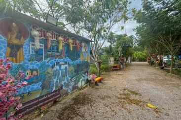 هتل Toraneethai Homestay Amphawa