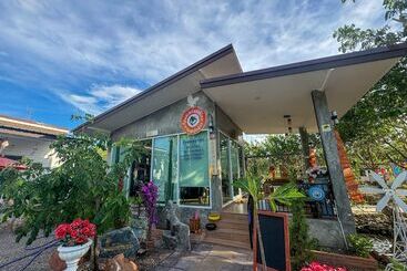 هتل Toraneethai Homestay Amphawa