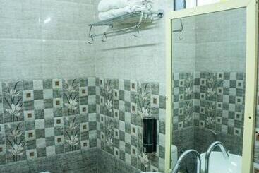 هتل Pednekar Plaza Inn