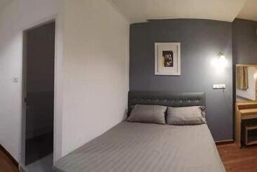 هتل Sun House Bkk