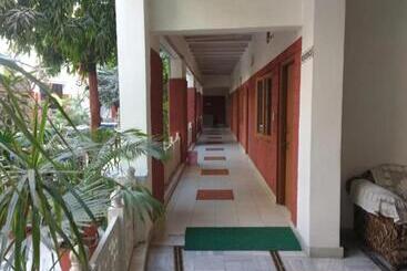 هتل Tourist Rest House Agra