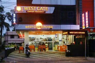 هتل West Gate Airport Residency