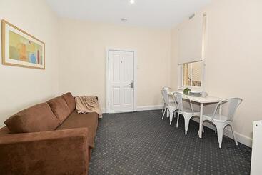 پانسیون 206dr2 & 3 Large Rooms In Carlton 2br Apt! Ac, Smart Tv, Pkg!