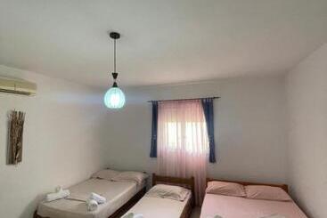 پانسیون Megi Rooms