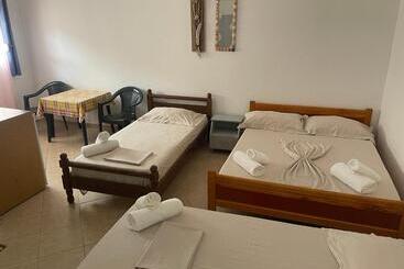 پانسیون Megi Rooms