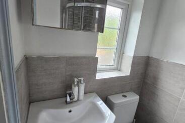 Пансион Room In Guest Room   Limehouse Townhomes Modern Spacious Serviced En Suite Room With A Garden View