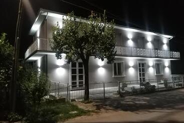 پانسیون Villa Elena