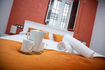 Pregonero Urban Suites   Naranja