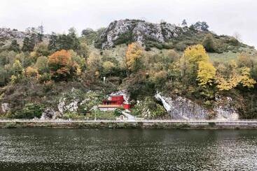 تختخواب و صبحانه La Grotte Dinant