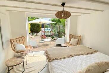 تختخواب و صبحانه Tranquil Guest House