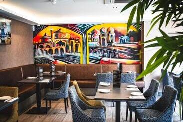 Deira Hotel & Apartments
