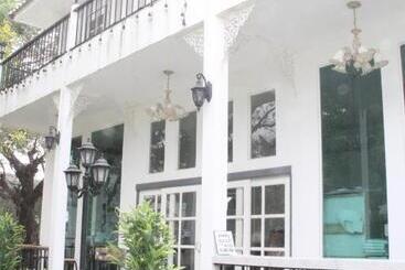 호텔 Bananaleaf Wedding Cafe & Resort
