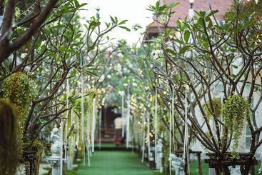 호텔 Bananaleaf Wedding Cafe & Resort