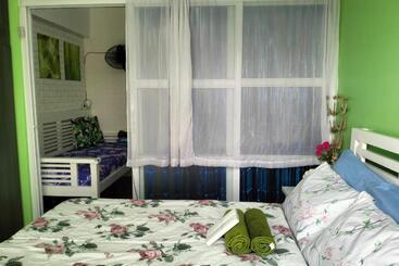 هتل Gary S Tagaytay Staycation