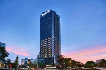 هتل Ningbo Wanda Moments