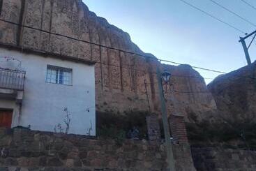 پانسیون Hostal Del Luna