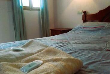 پانسیون Hostal Del Luna
