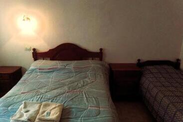 پانسیون Hostal Del Luna