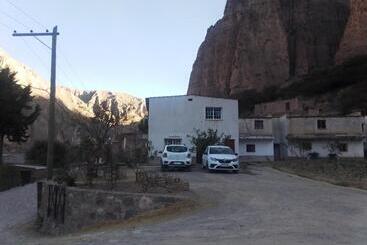 پانسیون Hostal Del Luna