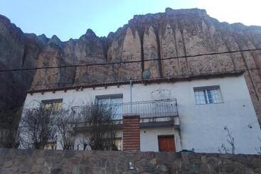 پانسیون Hostal Del Luna