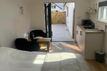 پانسیون Mudeford Retreat