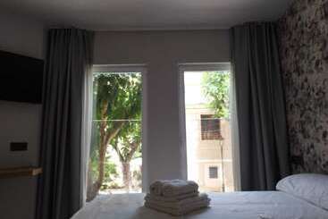 پانسیون Plaza Rooms