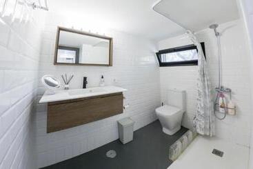پانسیون Room In Peaceful Villa 15 Min From The Beach